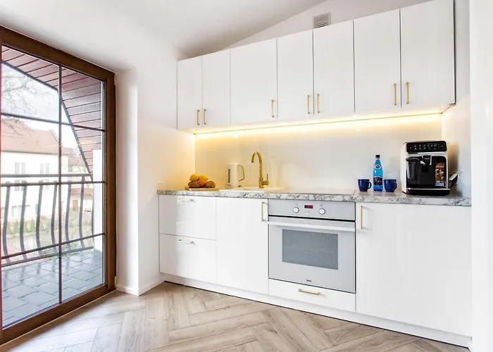 Bianco Blu Pod Jasna Gora. דירה צ'סטוצ'ובה