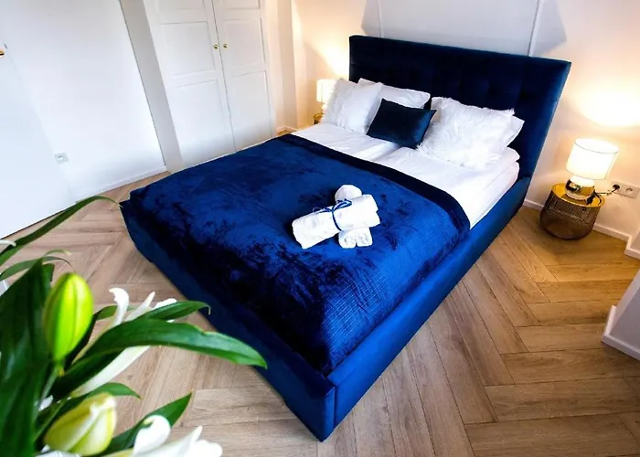 Bianco Blu Pod Jasna Gora. * צ'סטוצ'ובה