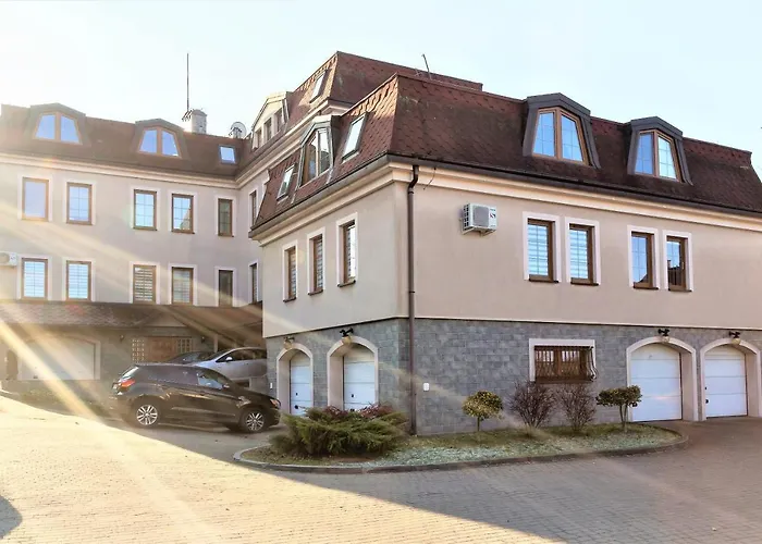 Bianco Blu Pod Jasna Gora. צ'סטוצ'ובה